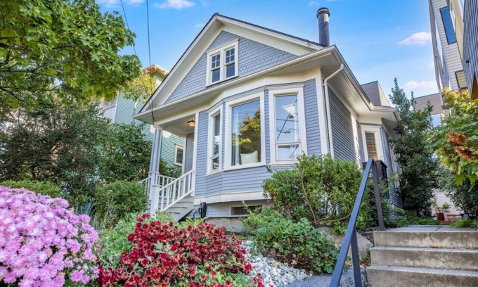 Minor Casa | Cozy Bungalow in Capitol Hill
