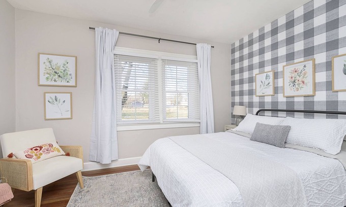 Broad Ripple Casa | Cozy Bungalow - walk to Broadripple Ave. and Monon
