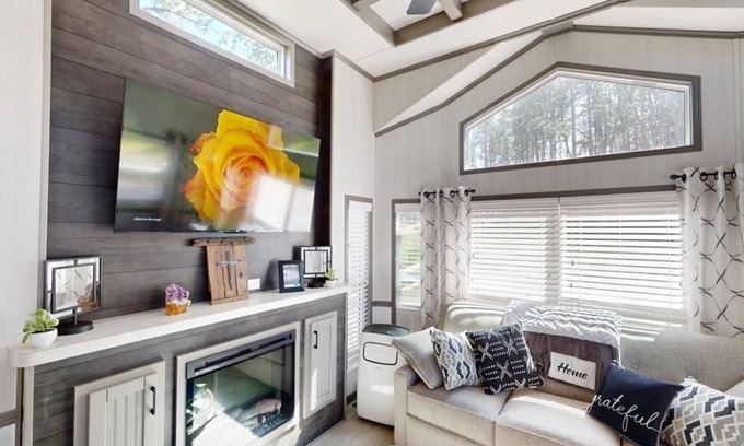 Hill City Casa | Cozy Bungalow with Hot Tub near Mt Rushmore & Custer State Park