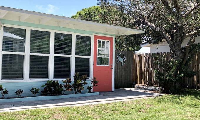 Roberta Heights Casa | Cozy bungalow with a fenced in yard, 5 minute walk to the beach