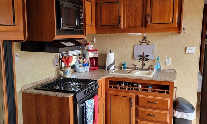 Kalispell Casa | Cozy Bunkhouse Camper with Mountain Views