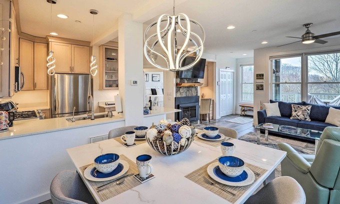 Mountain Air Apartamento | Cozy Burnsville Condo w/ Fire Pit & Mountain Views