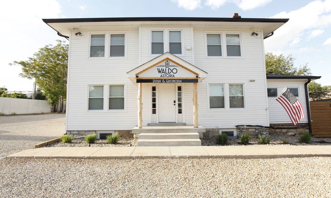 South Kansas City Casa | Cozy, but Large House on Quiet Commercial Street