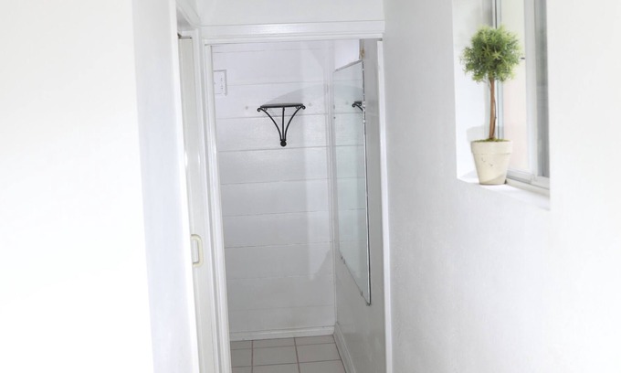 Altadena Cabaña | Cozy Cabana Poolhouse-Dive from door to pool