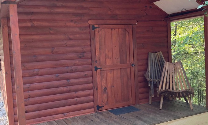 Saint Helens Cabina | Cozy cabin #1, in charming Beattyville with AC
