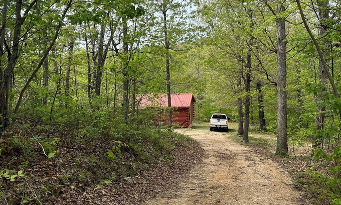 Jasper Cabina | Cozy Cabin across the street from the Arkansas Grand Canyon on Hwy 7