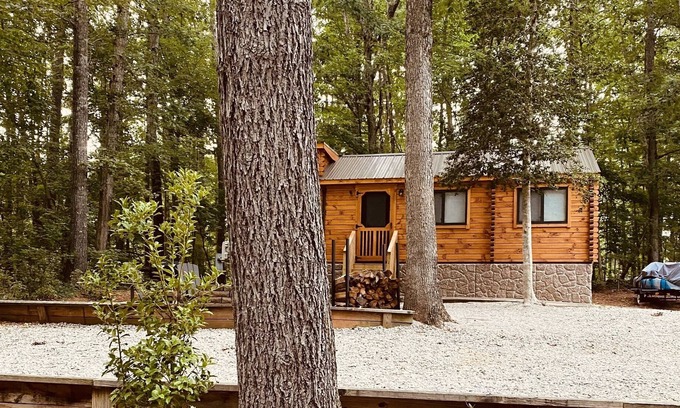 Louisburg Cabina | Cozy cabin by the lake