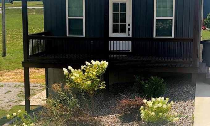 Burkesville Cabina | Cozy cabin close to Dale Hollow Lake State Resort Park! Cabin#2
