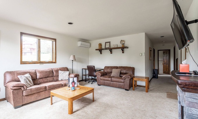 Windham Casa | Cozy Cabin Condo by the Mountain, 5mins to skiing!