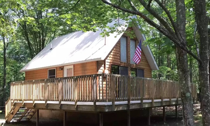 Berkeley Springs Cabina | Cozy Cabin Cozy Cabin in the Woods - Near Cacapon Park & Berkeley Springs.