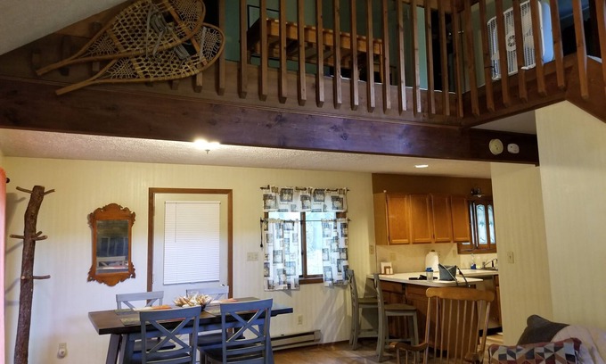 Bushkill Cabina | Cozy Cabin Escape con piscinas cubiertas y al aire libre, jacuzzis, tenis, esquí y más