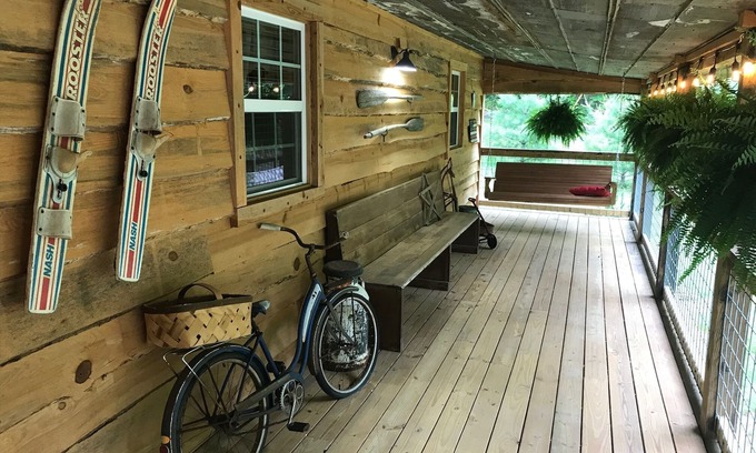 Rock Island Cabina | Cozy Cabin, Fire Pit, with Hot Tub Next To Rock Island State Park