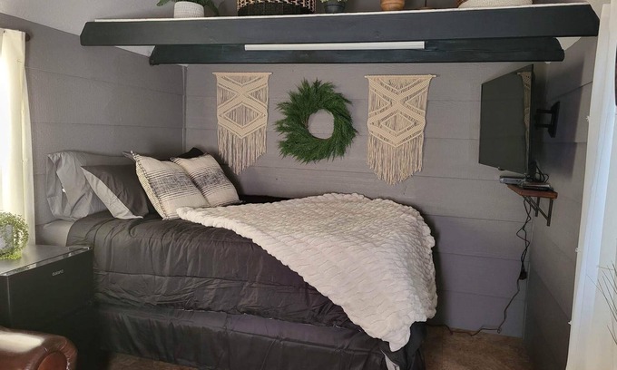 Proctor Cabina | Cozy Cabin, floating, illinois river, golfing