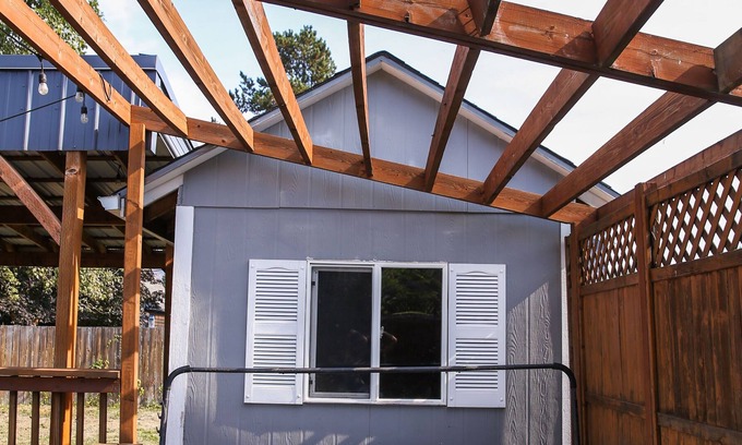 Castle Rock Casa | Cozy Cabin, Gateway to Mount St. Helens w/Hot Tub