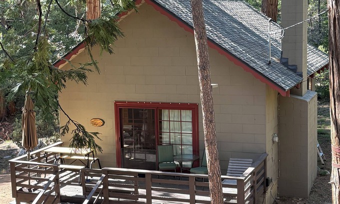Idyllwild Cabina | acogedora cabaña en el bosque - Cerca del arte / música y pueblo, admite mascotas, Wifi