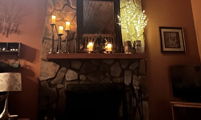 Piney Creek Cabina | Cozy Cabin in gated community with private access to New River