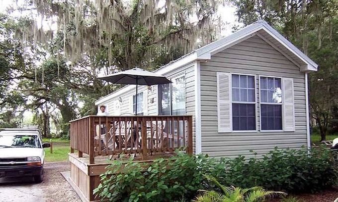 Inverness Cabaña | Cozy Cabin in riverfront resort
