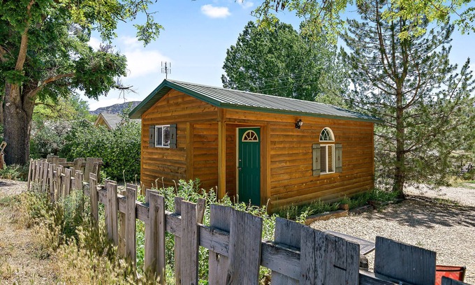 Zion National Park East Entrance Cabina | Cozy Cabin in Southern Utah! Close to Zion!