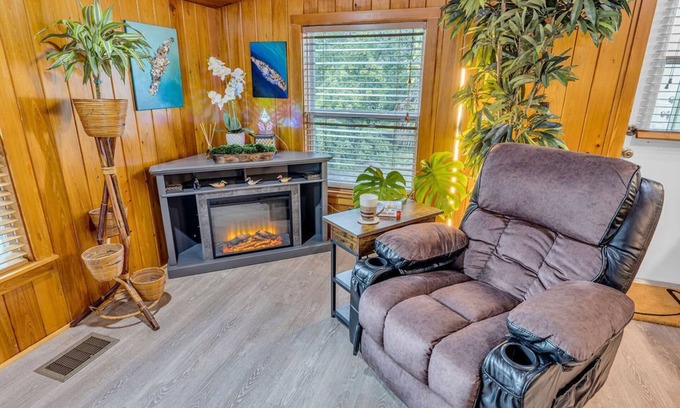 Fullers Earth Casa | Cozy Cabin in the Corner