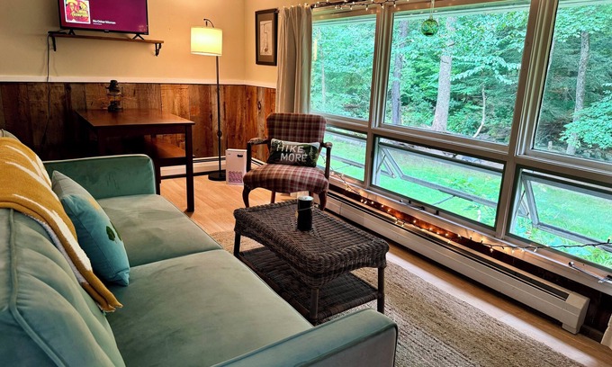 Waitsfield Cabaña | Cozy cabin in the heart of ski country.