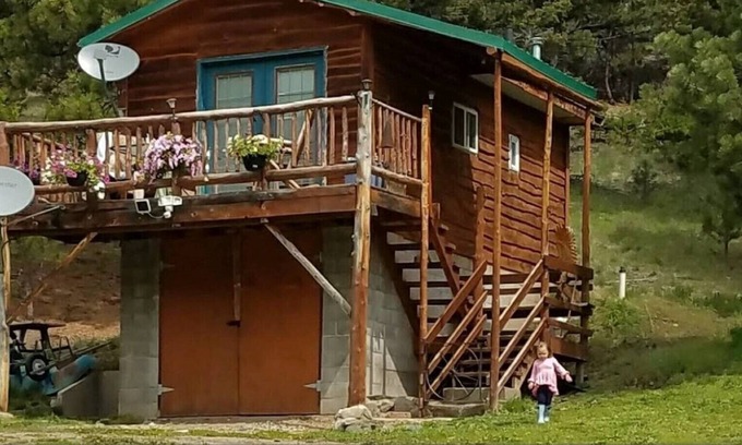 Helena Cabina | Acogedora cabaña en las montañas- Cabin Creek Ranch