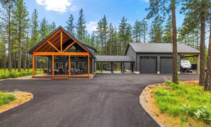 Ronald Casa | Cozy Cabin in the Pines | Hot Tub-Huge Game Room+ 3rd Nt Free Limited Avail