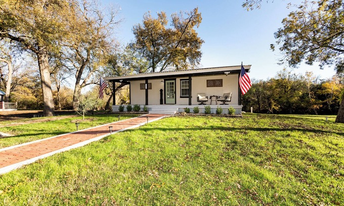 Belton Cabina | Cozy cabin in welcoming Belton with WiFi, AC