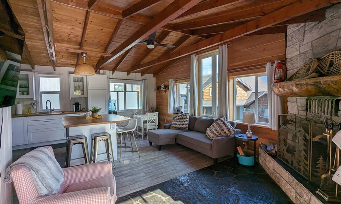 East Kootenay Cabina | Cozy Cabin Lake View Private Beach