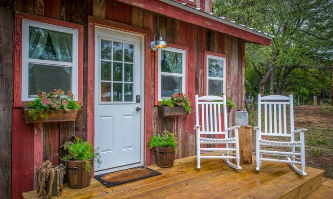 Waco Apartamento | Acogedora cabaña "gallinita roja" 12 min a Magnolia
