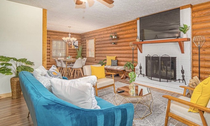 Suwanee Cabina | Cozy cabin near downtown Suwanee