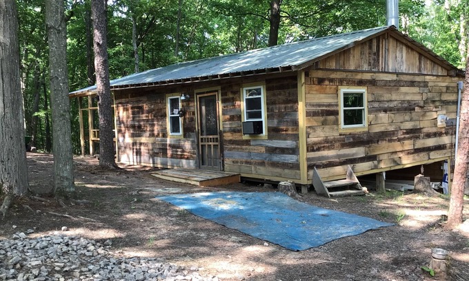 Ray Cabina | Cozy cabin near hocking hills & tar hollow state park atvs & pets welcomed