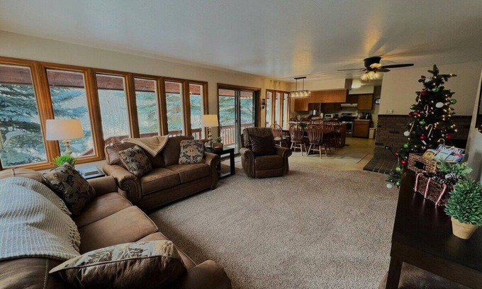 Purgatory Cabina | Cozy Cabin Nestled in the Trees; Game Room w/Pool Table, Ping Pong, Foosball