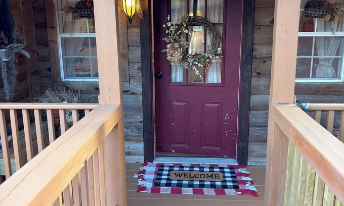 Citrus Springs Cabina | Cozy cabin on 10 acre farm with horses, chickens, cats, dog & gardens