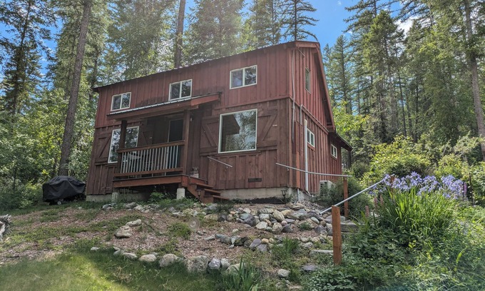 Whitefish Cabina | Cozy cabin on a lake just outside of Whitefish