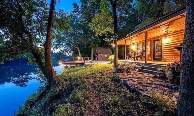 Broken Bow Cabina | Cozy Cabin on Mt Fork River *riverfront*