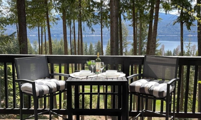 Anglemont Cabina | Cozy Cabin on the 7th Green at Anglemont Estates Golf Course