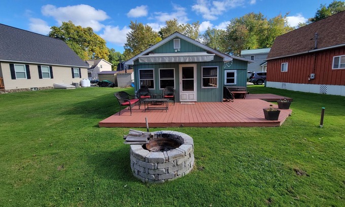 Ashville Casa | Cozy Cabin on the Canal w Kayaks, Jacuzzi and dock!