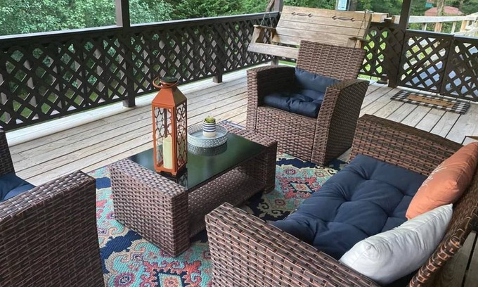 Cullowhee Casa | Cozy cabin on the creek in Cullowhee. Pet friendly.