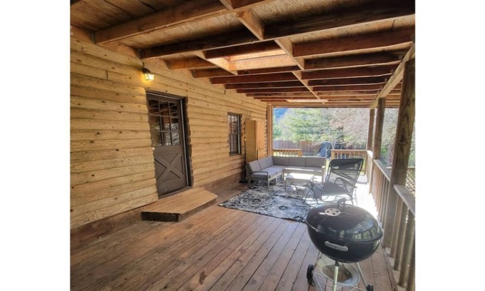 Benbow Cabina | Cozy Cabin on the Golf Course