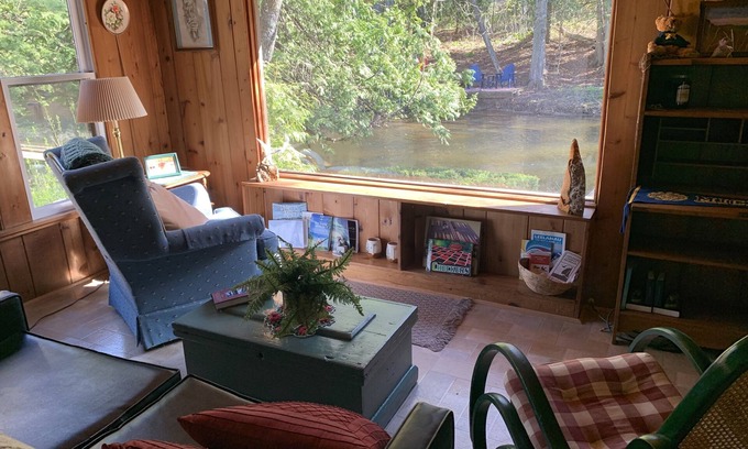 Mayfield Cabina | Cozy cabin on the river! Steps from the water, amazing views of river & wildlife