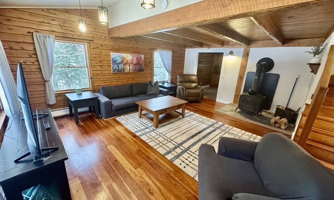 Moscow Cabina | Cozy Cabin on the Stowe line!