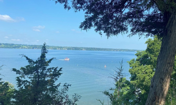 Town of Owasco Cabina | Cozy Cabin Overlooking Owasco Lake & Sunsets