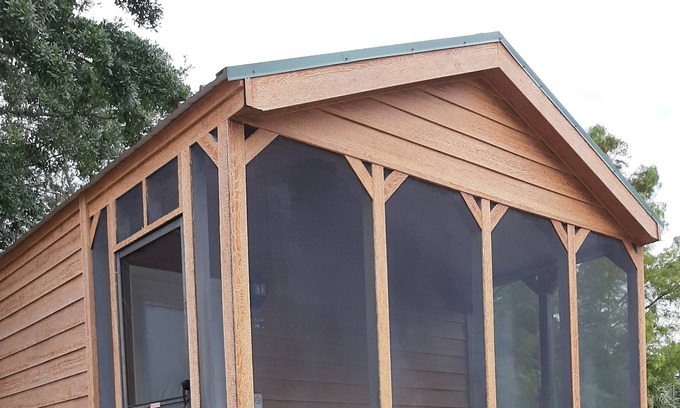 Navarre Cabina | Cozy Cabin Sleeps 4 B56