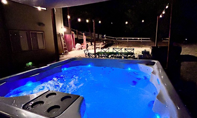 Julian Cabina | Cozy cabin steps from downtown Julian with hot tub & BBQ!