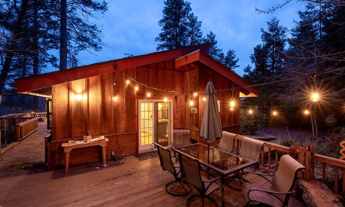 Idyllwild Casa | Cozy Cabin in Idyllwild with romantic Mountain Views—and a game room! Sleeps 10