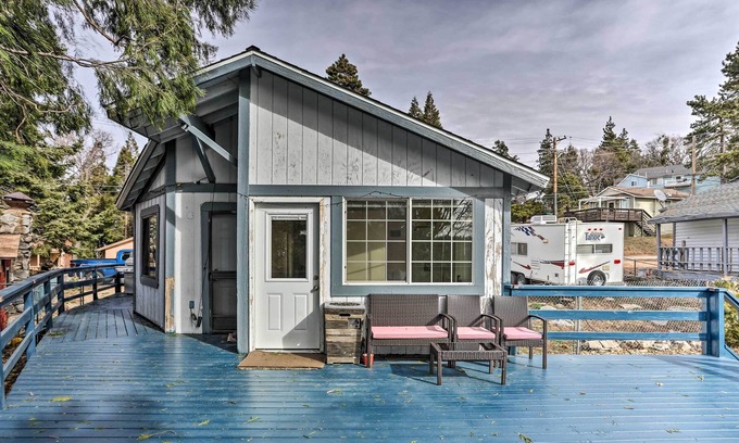 Cedarpines Park Cabina | Cozy Cabin w/ Deck - Near Lake Arrowhead!