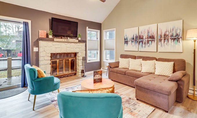 White Haven Cabina | Cozy Cabin w/ Deck < 1 Mi to Jack Frost Resort!