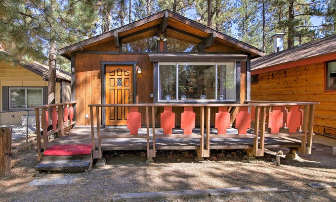Big Bear City Cabaña | Cozy Cabin w/ Deck & Fireplace in Big Bear!