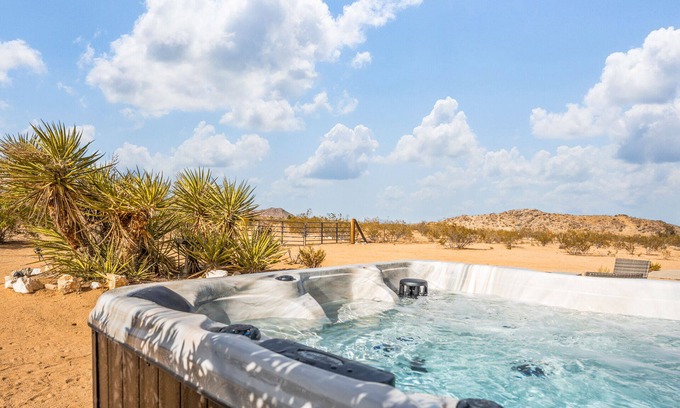 Landers Cabina | Cozy Cabin with Hot Tub, Stargazing, Private & Secluded 2.5 Acres
