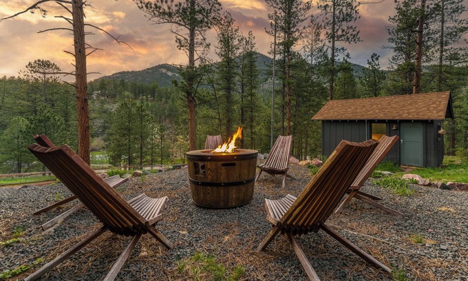Evergreen Cabina | Cozy Cabin w/ Hot Tub, Game Room & Private Writer's Nook - Close to town!